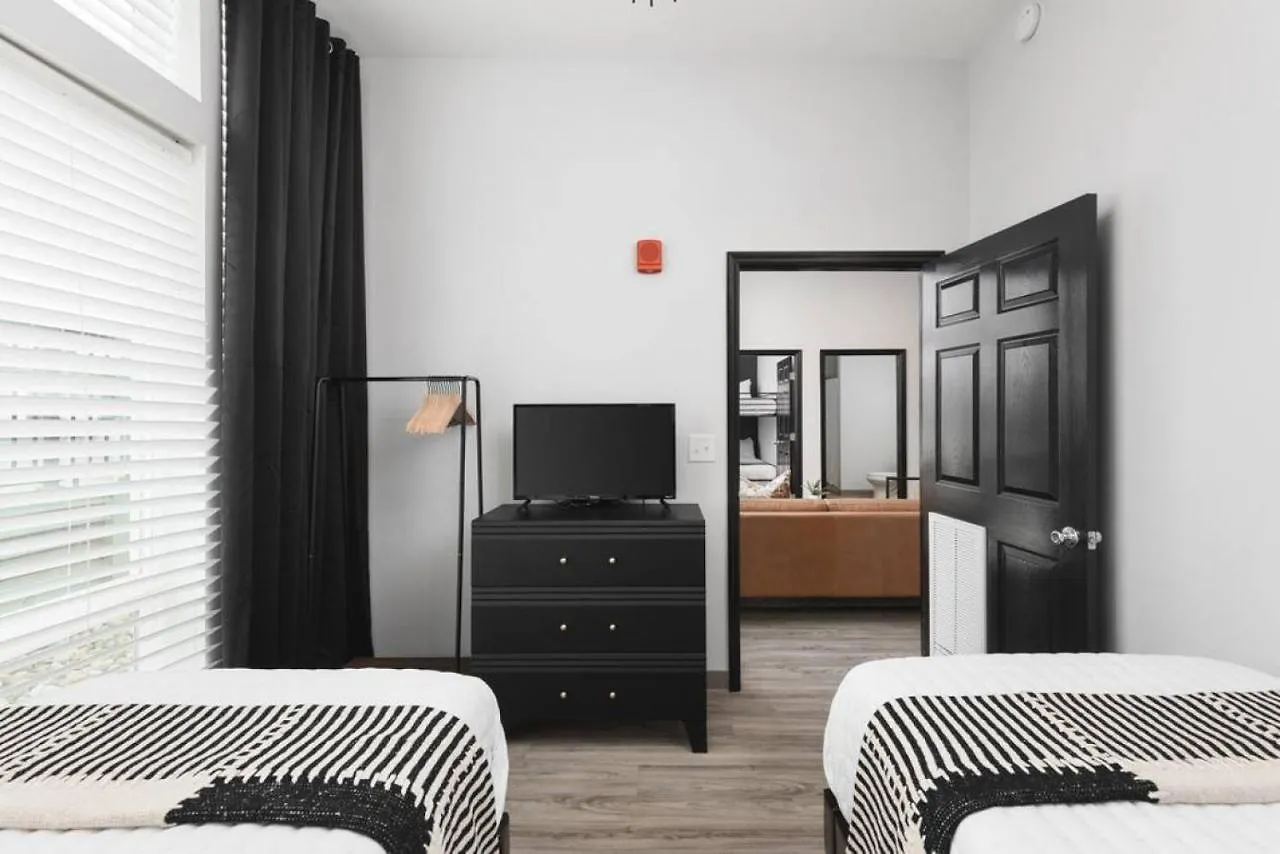 Modern Comfort 8 Beds, 4 Bedroom Walk To Restaurants, Bars, Coffee Nashville