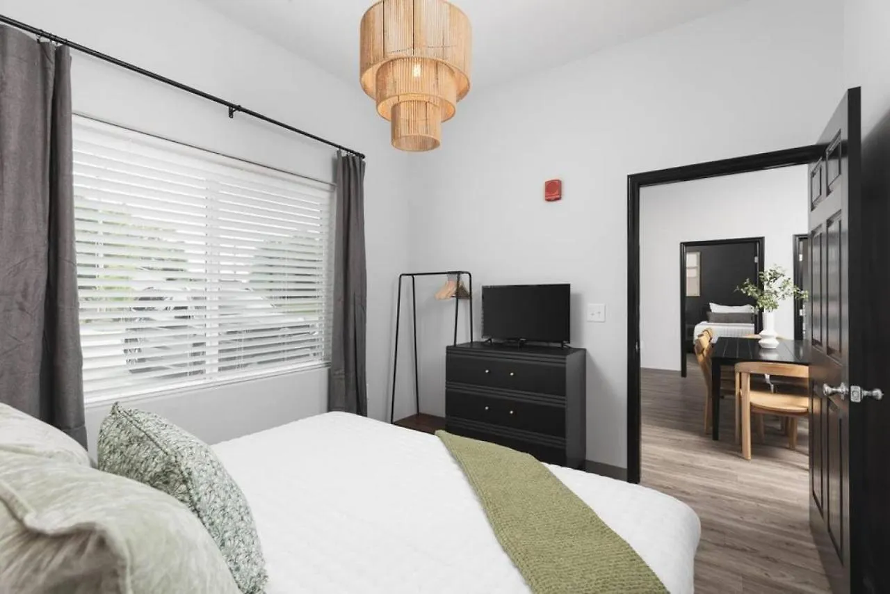 Modern Comfort 8 Beds, 4 Bedroom Walk To Restaurants, Bars, Coffee Nashville