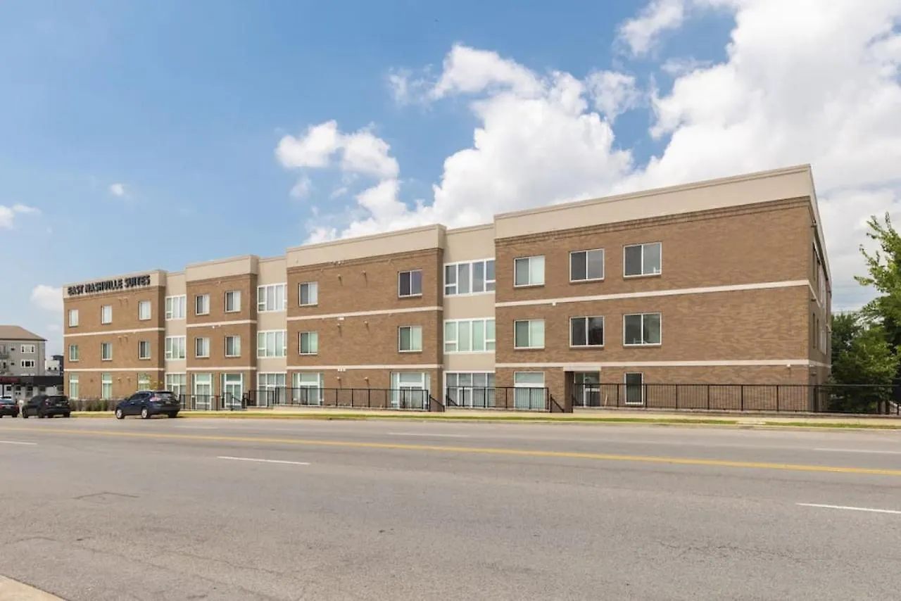 Modern Comfort 8 Beds, 4 Bedroom Walk To Restaurants, Bars, Coffee Nashville